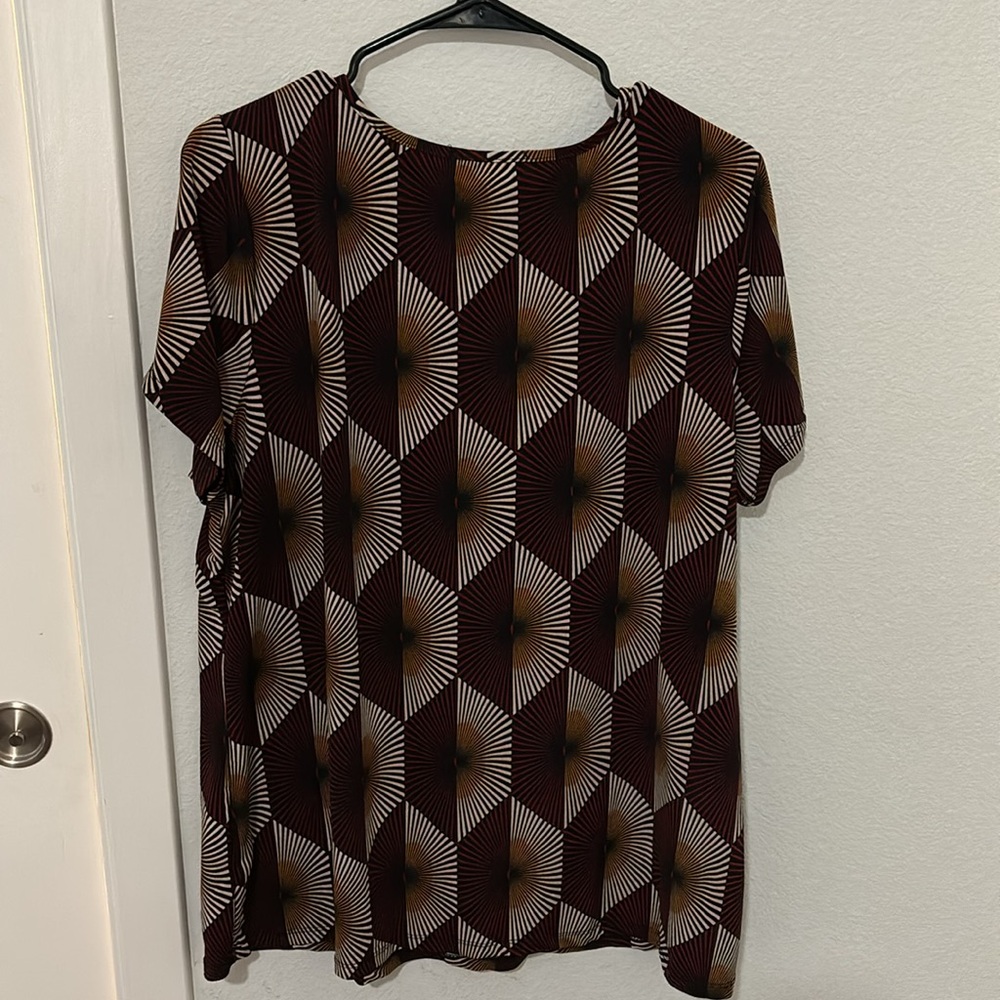 Geometric Patterned Women's Top - Picture 4 of 5